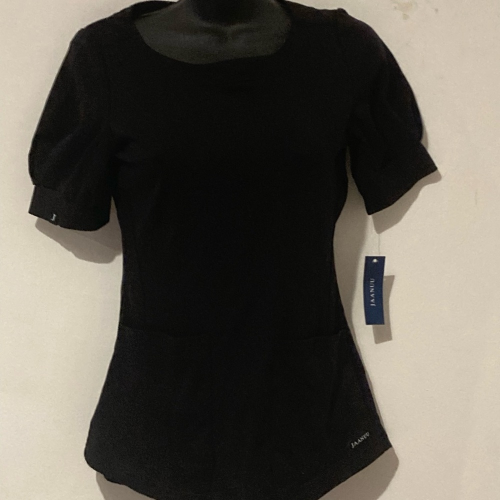 Jaanuu Black Scrub Top. Excellent pre~loved condition. Super comfortable New
